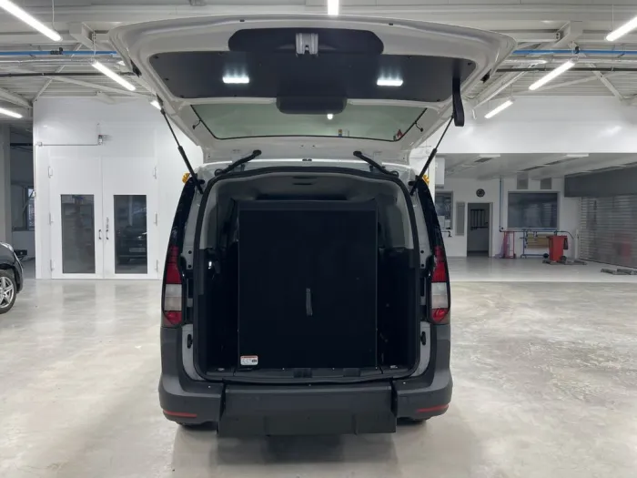 Volkswagen Caddy Maxi 2.0 TDI Rollstuhl Taxi Mietwagen