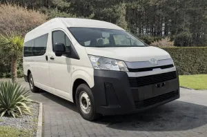 Toyota Hiace 2.8 HI Roof 13 Sitzer