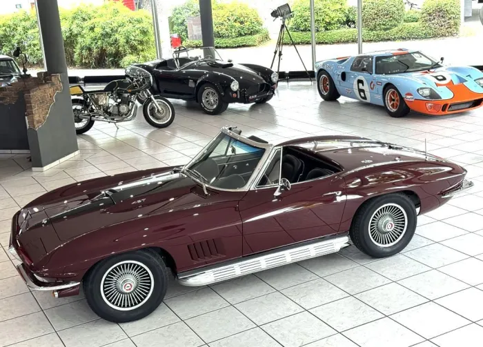 Corvette C2 Sting Ray  427  7.0 V8 L71  Tri-Convertible