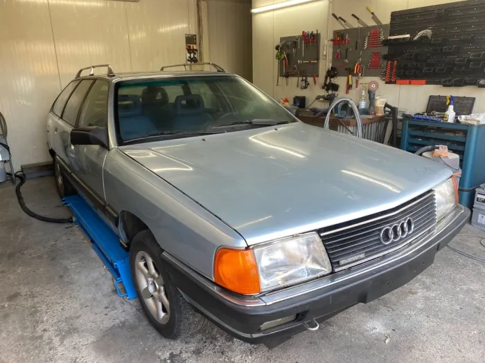 Audi 100 AVANT-QUATTRO