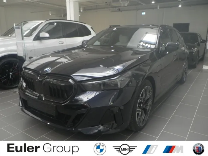 BMW 550 e xDrive Touring Sportpaket HUD AD AHK-klapp