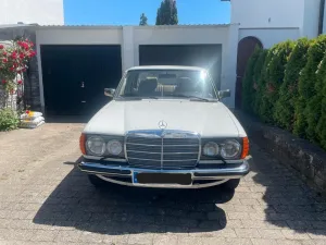 Mercedes-Benz E 230