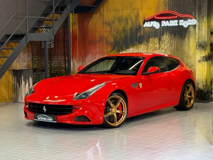 Ferrari FF 6,3 V12 4x4 CARBON~LEDER~NAVI~KAMERA~