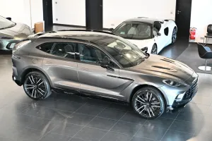 Aston Martin DBX 707/Magnetic Silver/Bowers&Wilkins/Garantie 