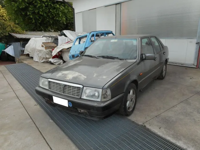 Lancia Thema 8.32