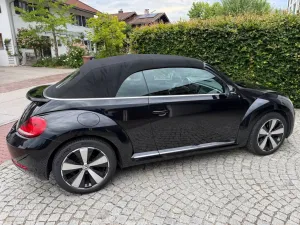 Volkswagen Beetle  Cabriolet schwarz mit Top Ausstattung