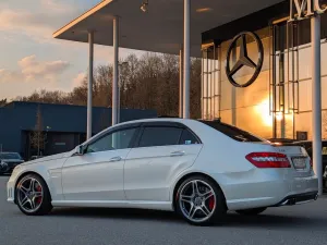 Mercedes-Benz E 63 AMG PERF.  PANO. HK. MB-HISTORIE. WIE NEW