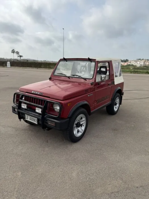 Suzuki SJ 410 Berlina de luxe