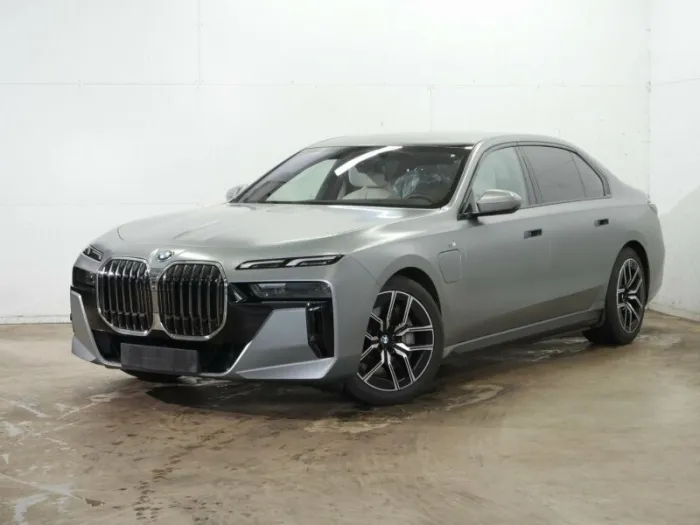 BMW 750e xDr. M Sport NP 185090.- Lounge Paket ACC