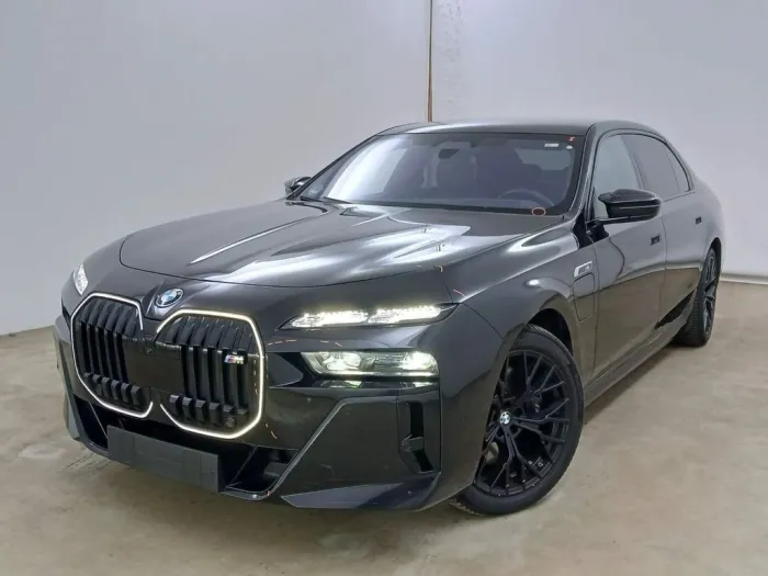 BMW M760 e xDRIVE SHADOW/ICON/ACC/PANO/360°/BELÜFT.