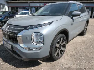 Mitsubishi Outlander 2.4 PHEV 4WD Intro