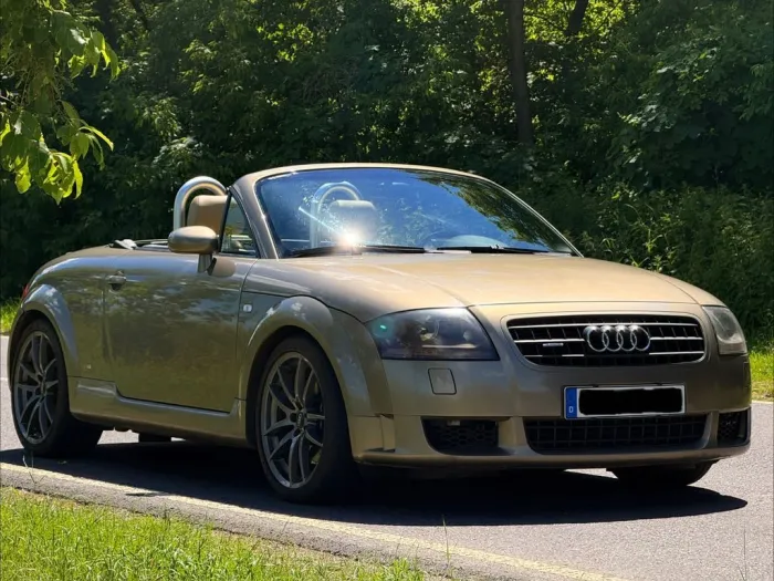 Audi TT Roadster 1.8T quattro 132 kW -