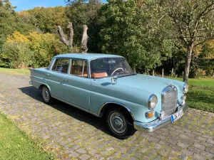 Mercedes-Benz 200 D