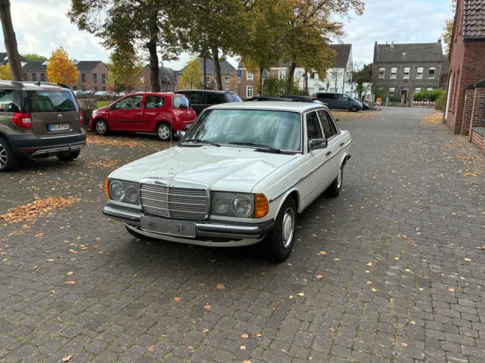 Mercedes-Benz 240