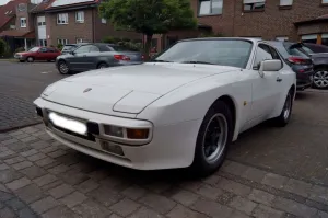 Porsche 944