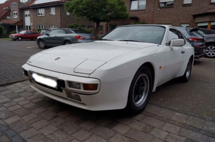 Porsche 944