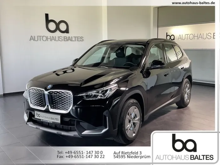 BMW iX1 xDrive30 LED/LCPlus/Kam/Park/Multi/2ZAAC/DAB