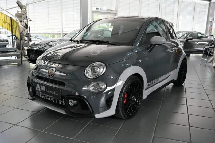 Abarth 695 70th Anniversario Akrapovic Orig. 17`KM DE
