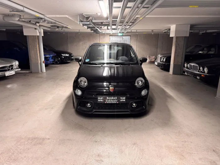 Abarth 695 75 Anniversario Carbon
