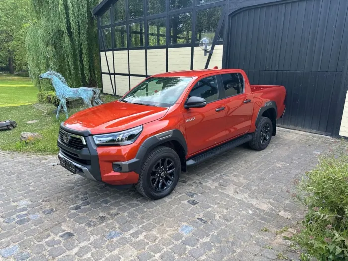 Toyota Hilux 2.8 D4D V48 INVINCIBLE 4x4 JBL 360 ACC