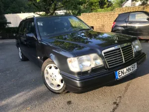 Mercedes-Benz E 320 