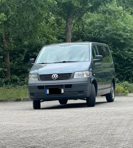 Volkswagen T5 Caravelle / Transporter / 9 Sitzer