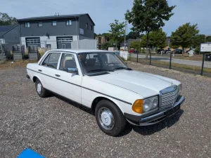 Mercedes-Benz W123. 200D Autom.