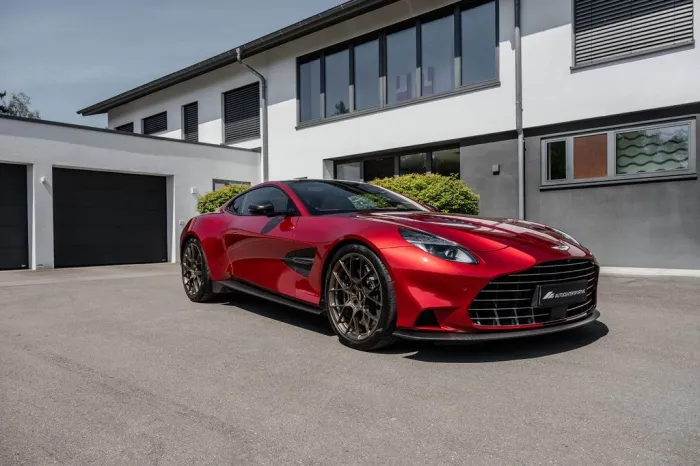 Aston Martin VANQUISH PRESENTATION SPEC Q CARBON BESPOKE