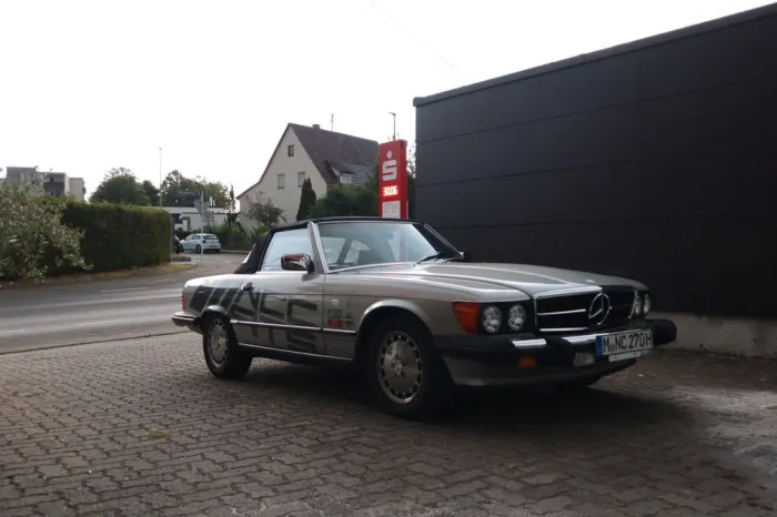Mercedes-Benz SL 560 R107