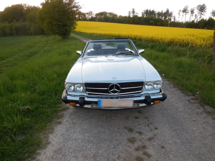 Mercedes-Benz 560 SL