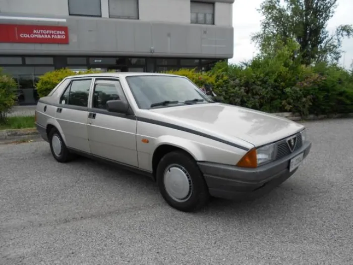Alfa Romeo ALFA ROMEO 75 1.6