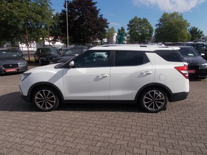 Ssangyong XLV Quartz  4x2,AHK, Navi, Schiebedach, Alu 18