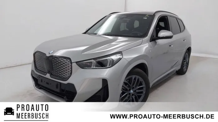 BMW iX1 30 xDrive M Sport PANO/HEADUP/MASSAGE/AHK