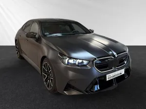 BMW M5 Limousine Inkl. € 1.190 Zubehörbonus*frozen d