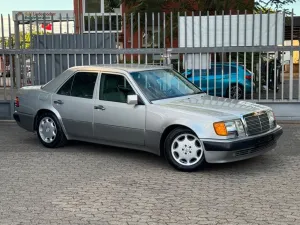 Mercedes-Benz 500E