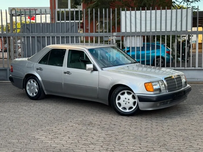 Mercedes-Benz 500E