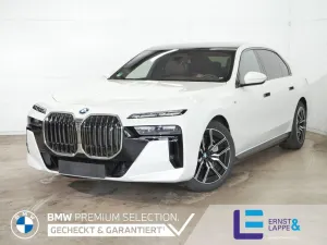BMW i7 xDrive60 Limo M Sport -- Sky Lounge Massage