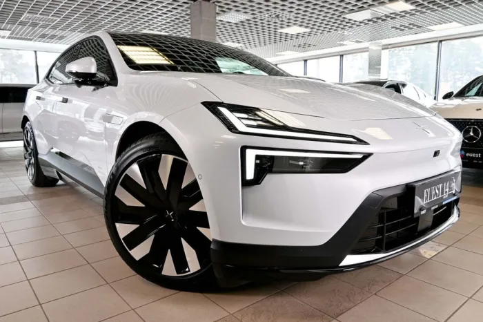 Polestar 4 200KW PRO pack 360c ambient Long Range