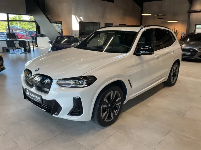 BMW iX3 M Paket Impressive HuD LED Leder Pano 360°