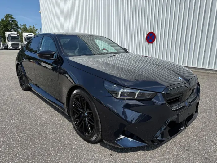 BMW M5.Steptronic Drivelogic. Allrad.