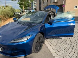 Tesla Model 3 Highland Long Range Blue RWD
