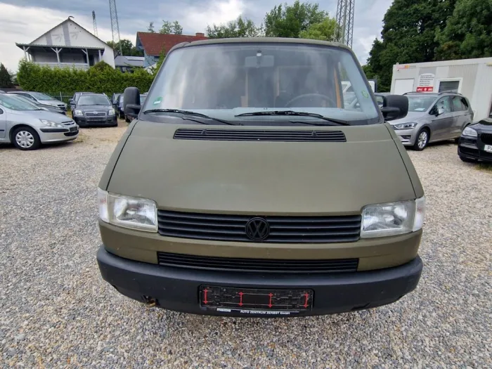 Volkswagen T4 Caravelle / BETT / Schrank /TÜV / MOTOR NEU