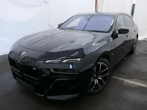 BMW M760e xDr. M Performance Pak. NP 179270.- ACC
