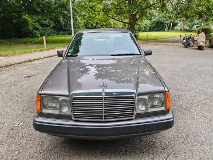 Mercedes-Benz E 260 W124