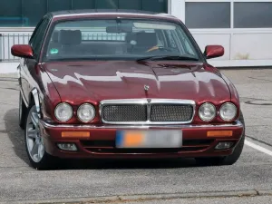 Jaguar X300 XJR