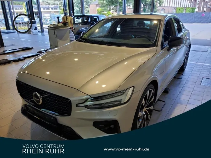 Volvo S60 B5 AWD PLUS DARK FAP+HKSOUND+LICHTPAK+PANO+