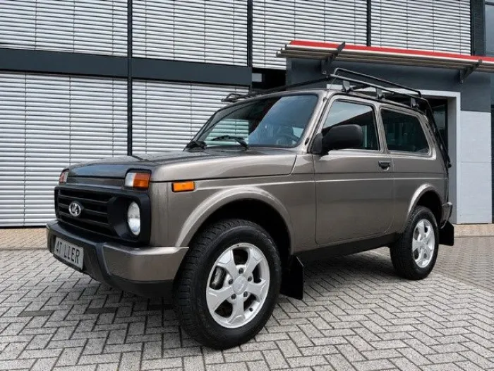 Lada Niva Taiga Urban 1,7 4x4 Klima Sitzheizung AHK