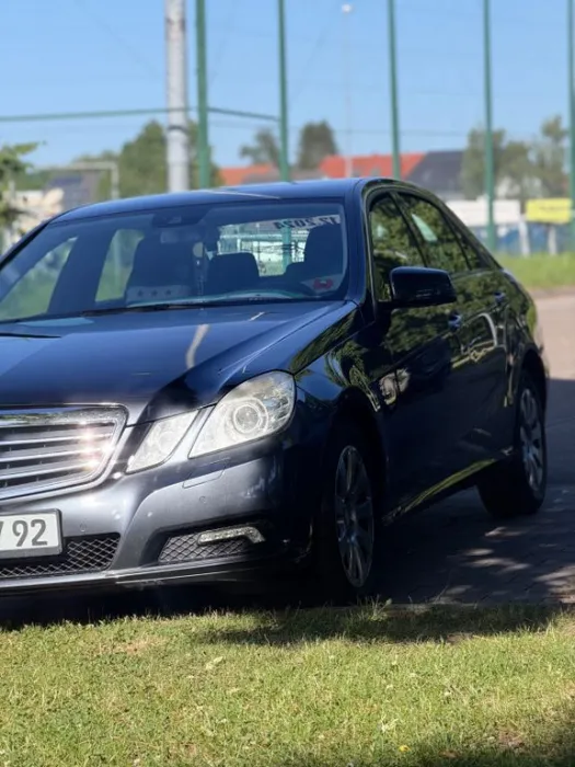 Mercedes-Benz E200