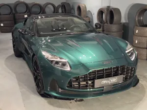 Aston Martin DB12 4.0 V8