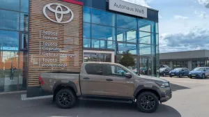 Toyota Hilux Double Cab Invincib 4x4 *SOFORT VERFÜGBAR*